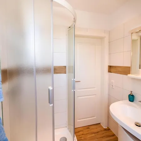 Apartment Backhaus-wohnung-3 *